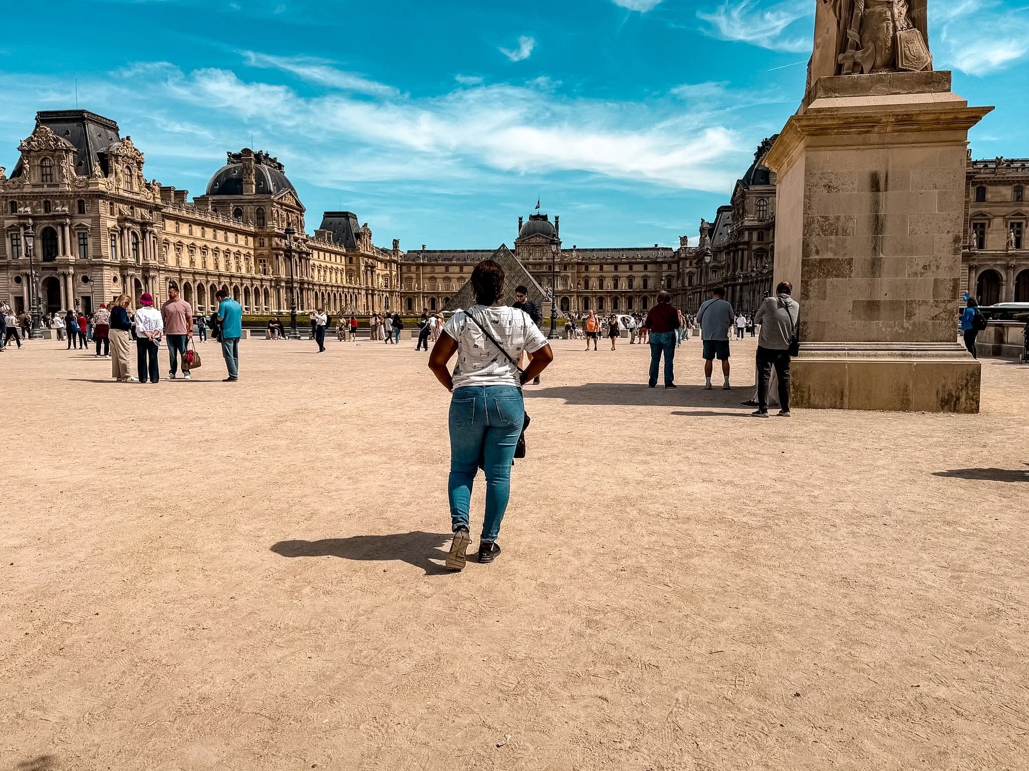 paris louvre.jpg